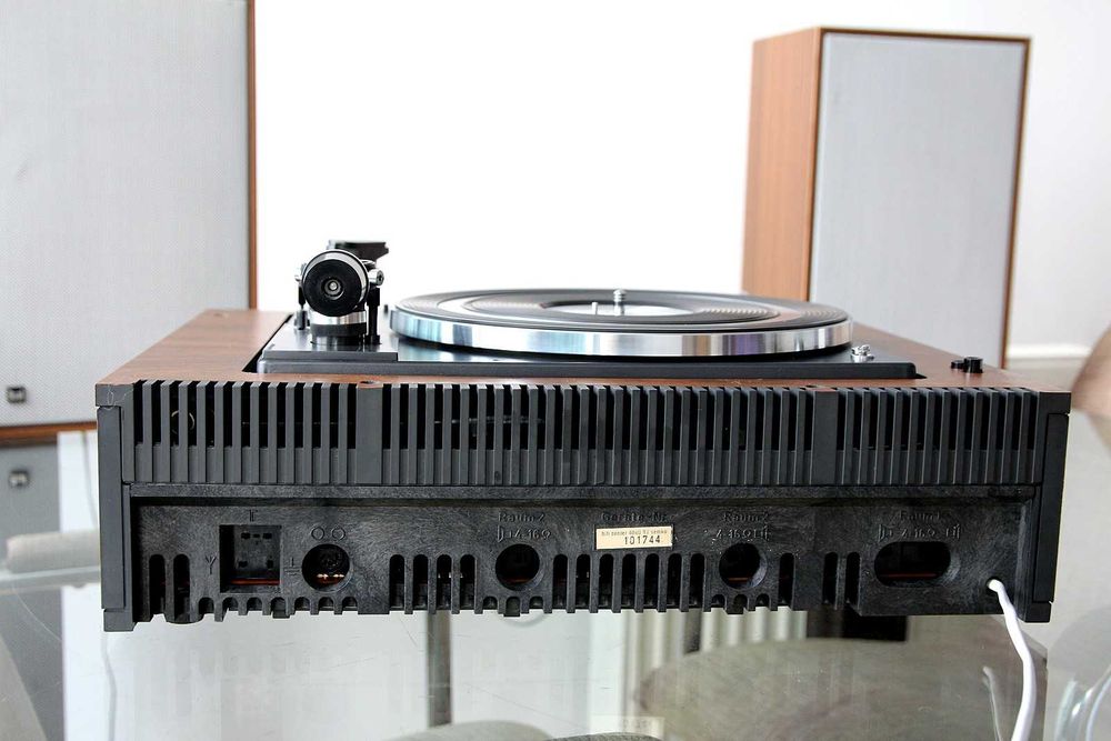 Telefunken 4040 HI-FI center cu pick-up PE 3046 , radio si amplificare 2 X 22 Wati 4 Ohmi si boxe Dual CL 136 complet revizuit