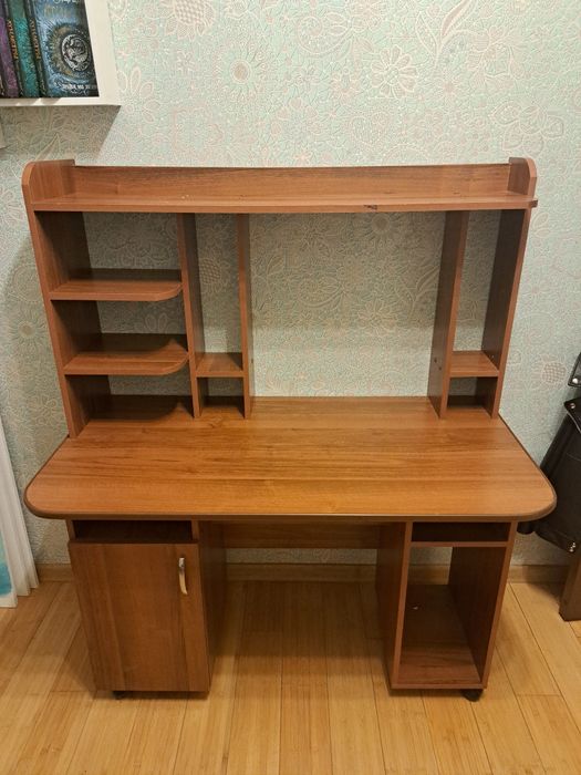 Продам компьютерный стол