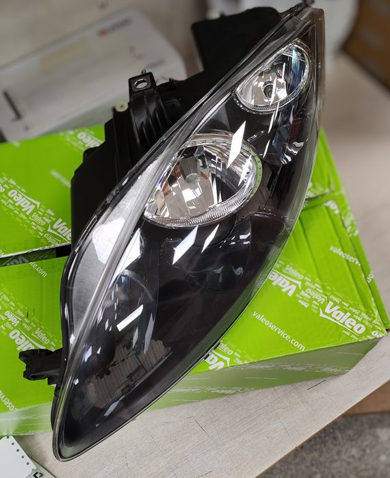 НОВ оригинален ляв фар Valeo 043337 за SEAT