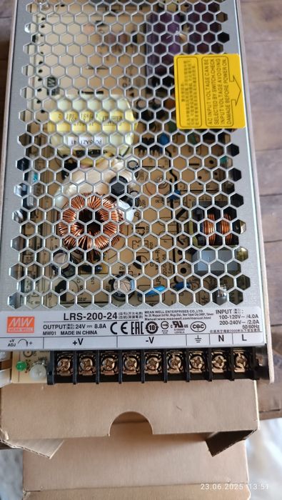 Блок питания lrs-200-24.  8.8A