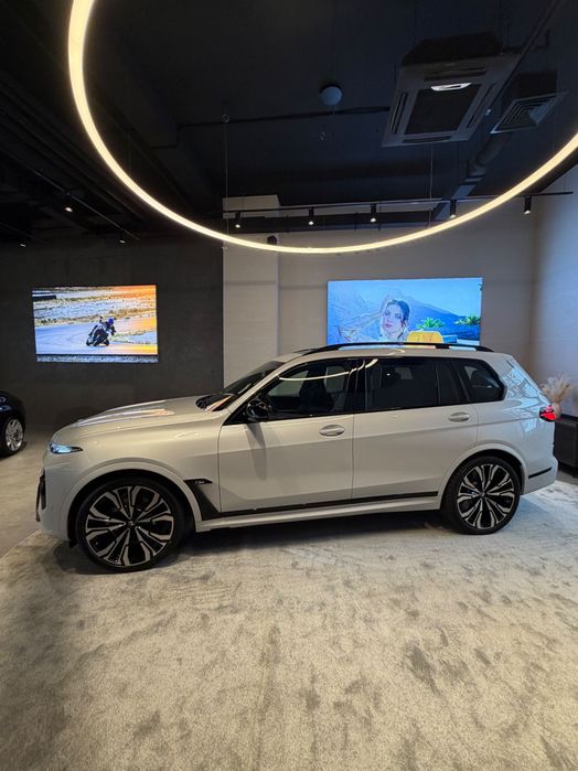 Продам новый BMW X7 M60 FULL в наличии ! c гарантией !