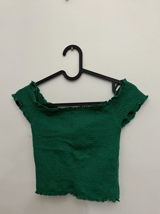 Stradivarius top verde pe umeri