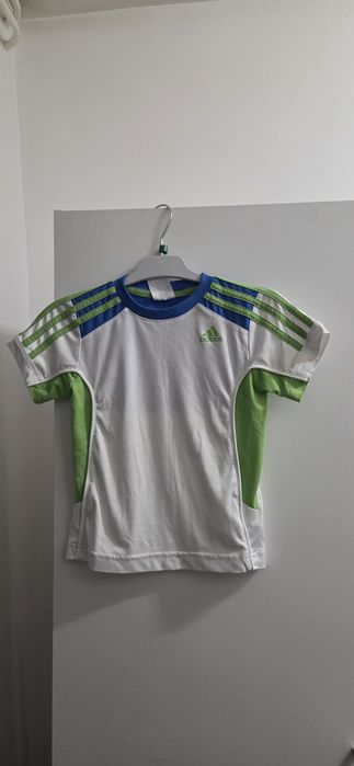 Tricou băieți Adidas,original,marimea  104(3-4 )ani,stare foarte buna