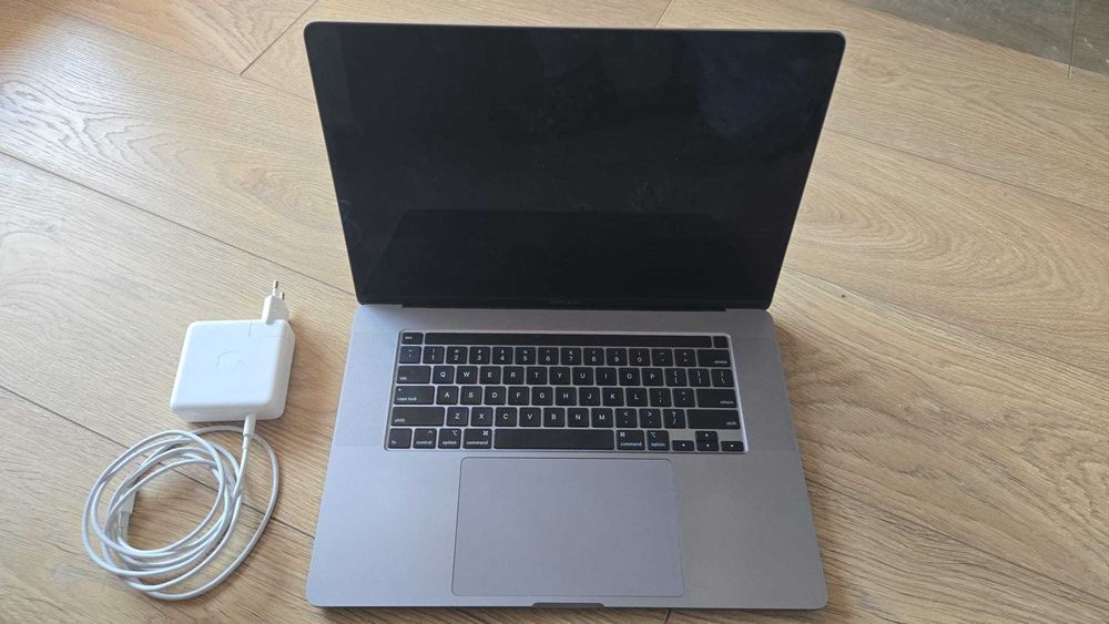 Apple MacBook Pro 16" i7 32GB RAM 512GB SSD