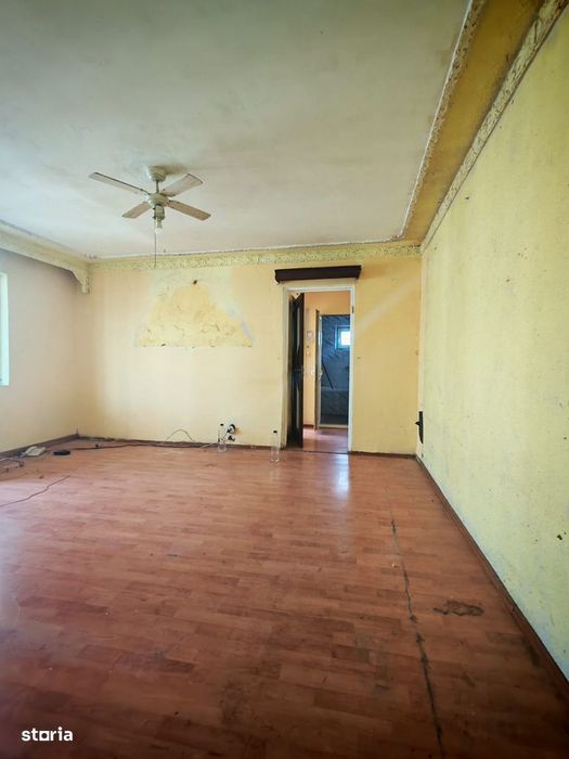 Oportunitate de renovare! 2 camere, 53 mp, etaj 3/4, loc de parcare