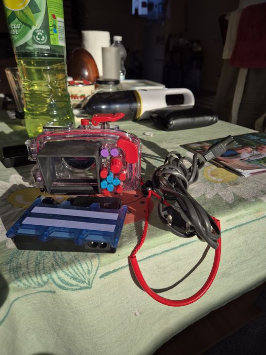 Carcasa subacvatica pentru Olympus PT-032 si incarcator acumulatori