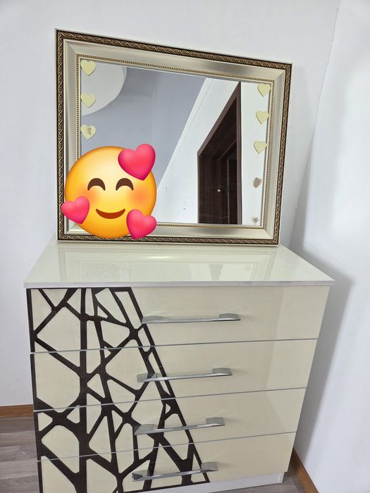 Тумбочка сатылады айнасымен