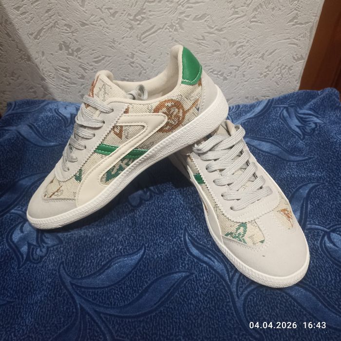Красовки женские новые