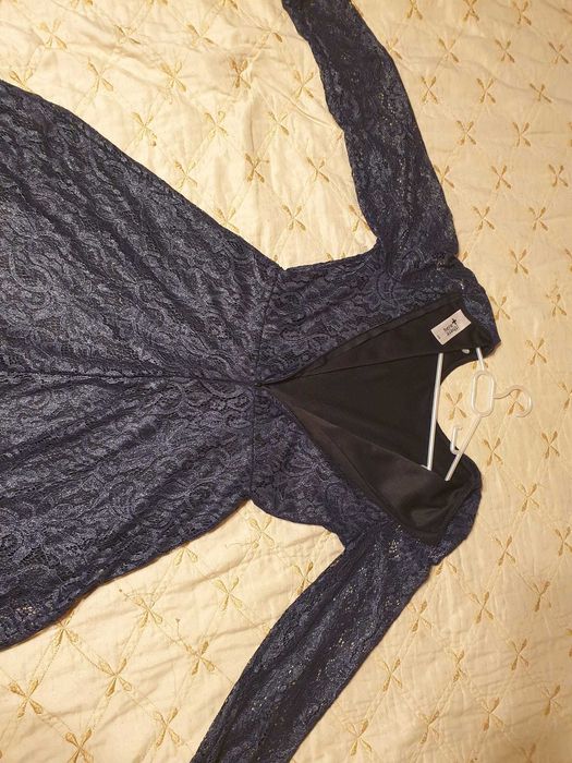 Vand rochita eleganta pentru fete marimea 158