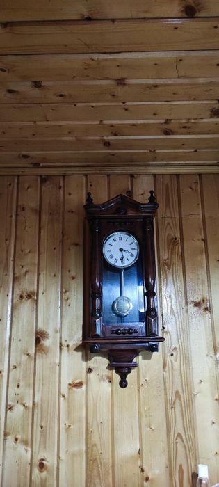 Ceas mecanic din lemn