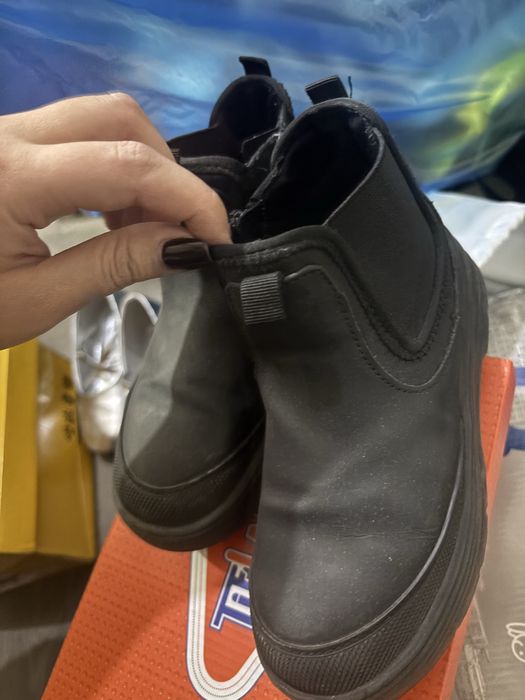 Продам детскую обувь