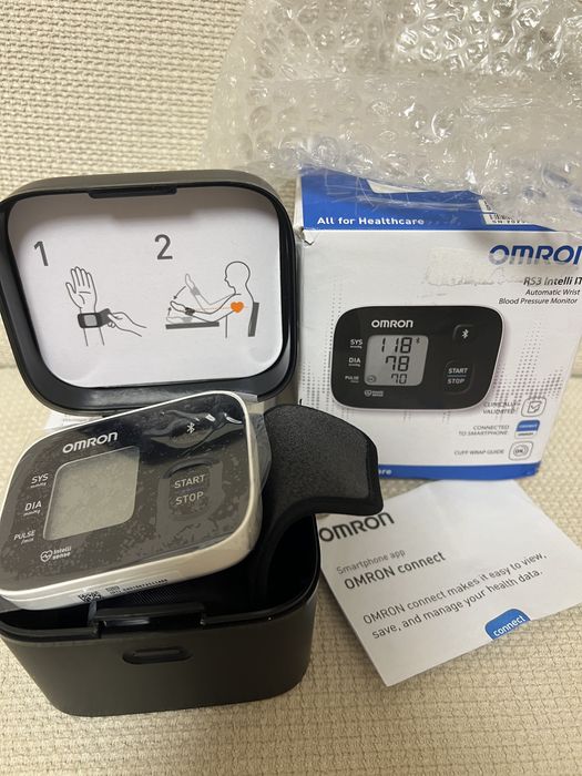 Апарат за кръвно OMRON RS3 INTELLI IT