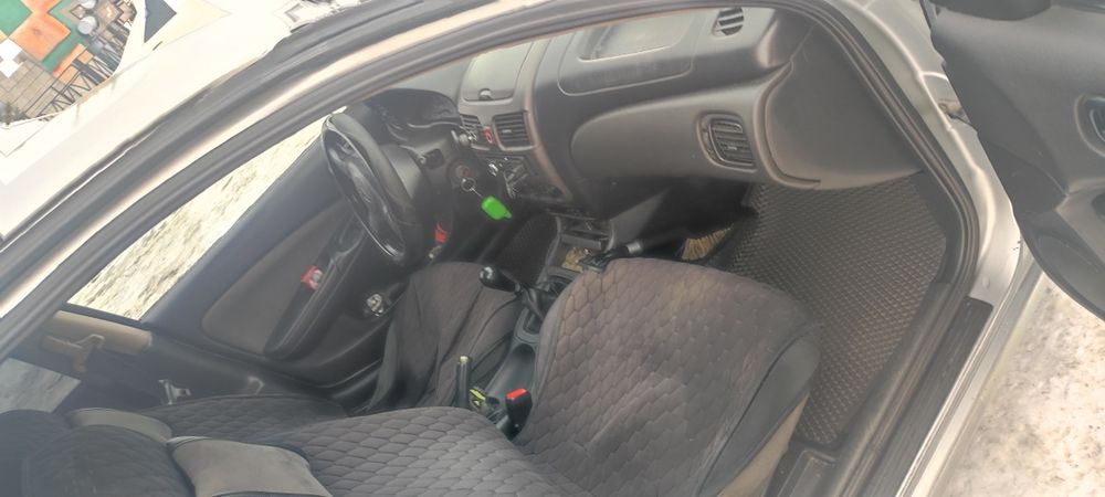 Автомобиль Ниссан Санни