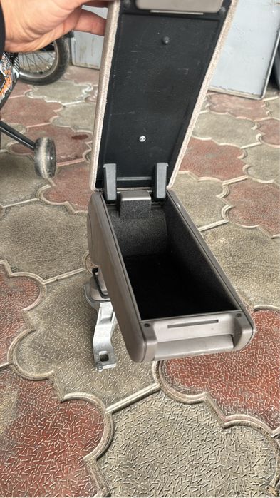 Ауди а4 подлокотник