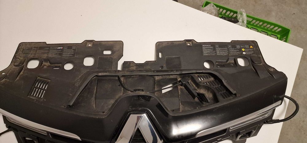 Grila Bara Fata Renault Clio 4 cu Lumini de zi