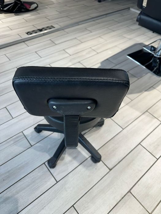 Scaune si masa manichiura