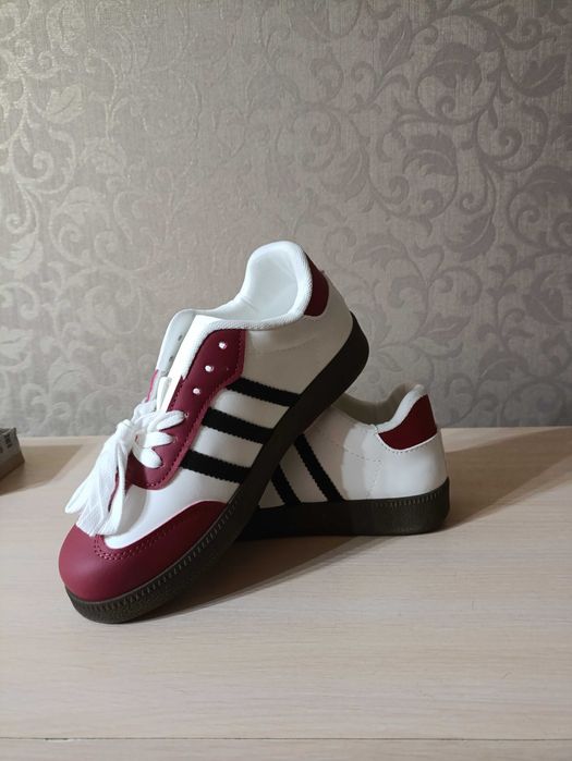 Продам новые кроссовки