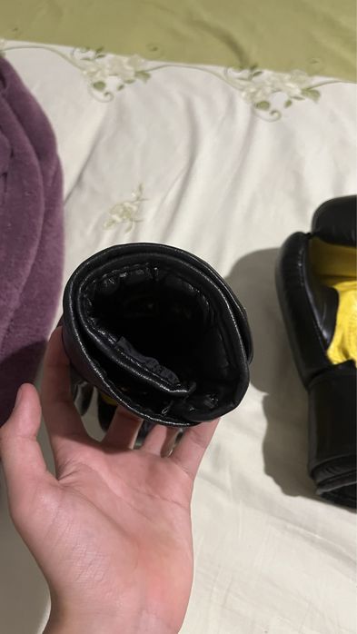 Боксерские перчатки, цену предлогайте