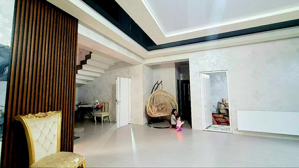 2 qavatli xovli Tanhause,  podval, remontlari bilan,