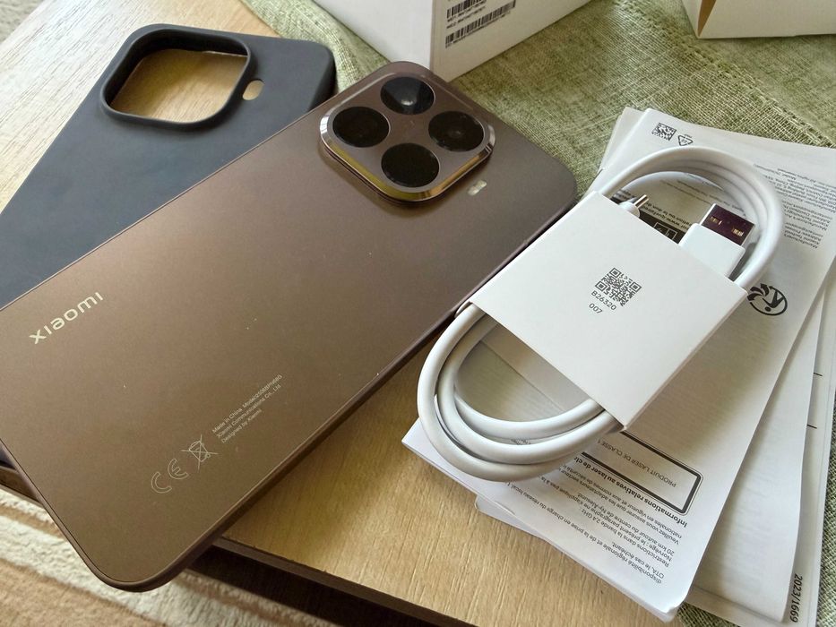 Xiaomi 15T Pro în stare excepțională, în cutia originală, cu husă inclusă