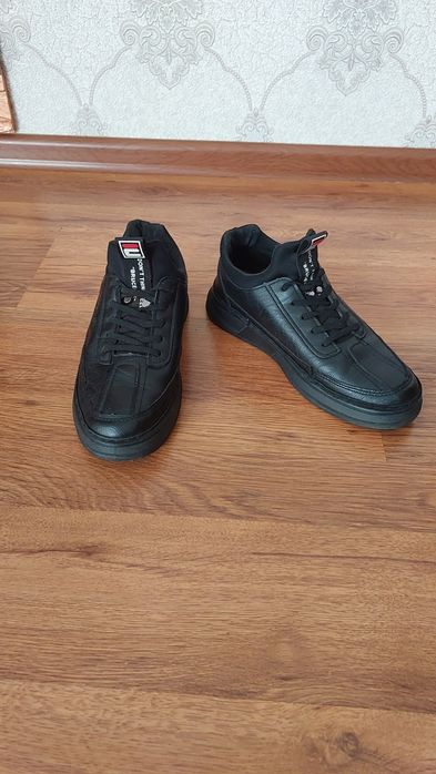 Продам кроссовки.