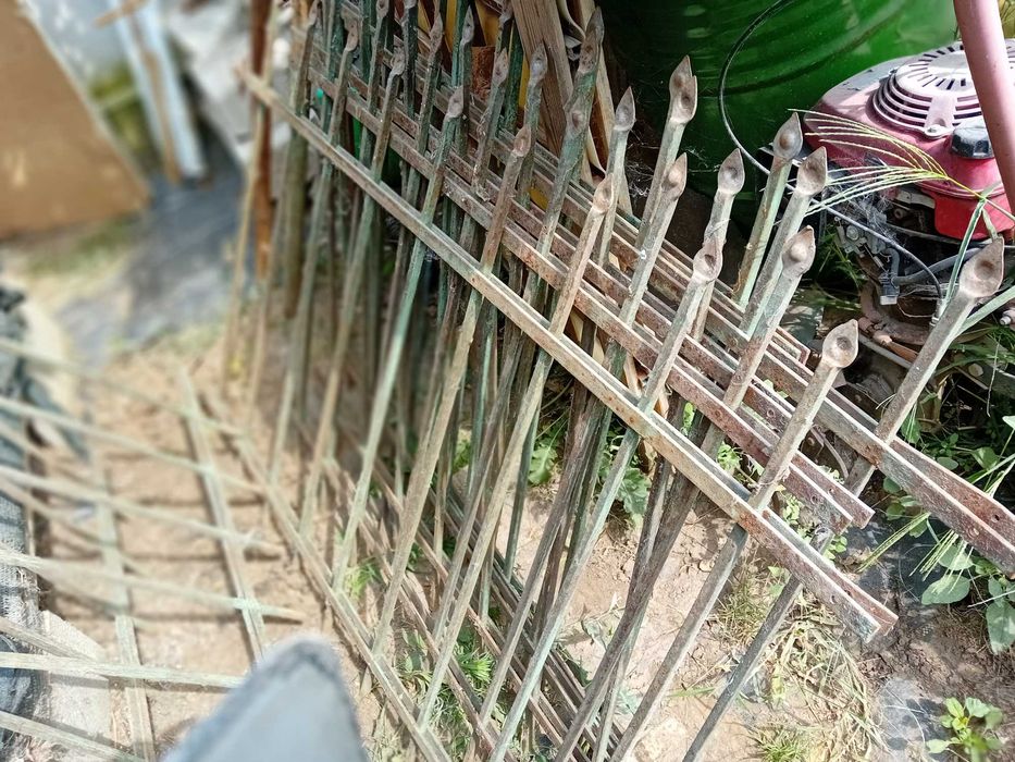 Panouri  metalice ,din patrat plin,forjat tip sageata