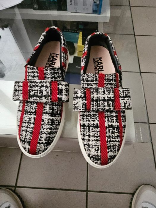 Tenesi Karl Lagerfeld