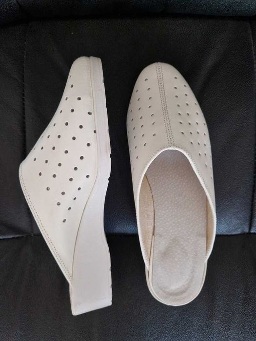Бяло сабо, бели чехли, размер 35