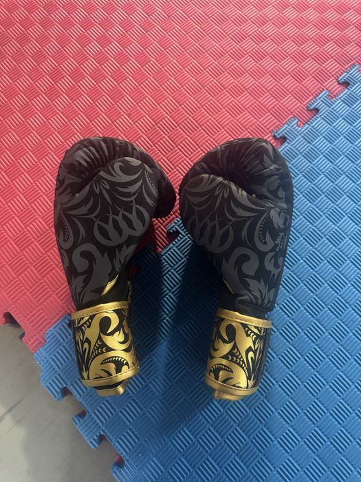 Боксови ръкавици Venum x Tuporia