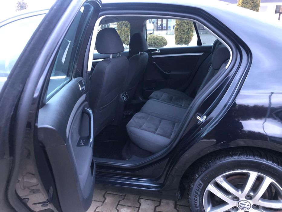 VW Jetta an 2010 motor 1.6tdi 105cp climatic navigatie parktronic incalzire scaune