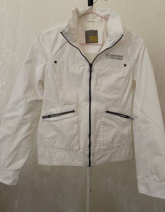 Продам ветровку новую