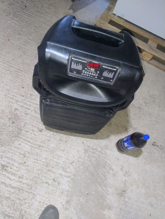 Vând boxa mare in stare perfecta