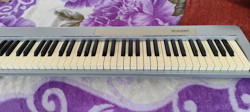 Продал миди клавиатуру