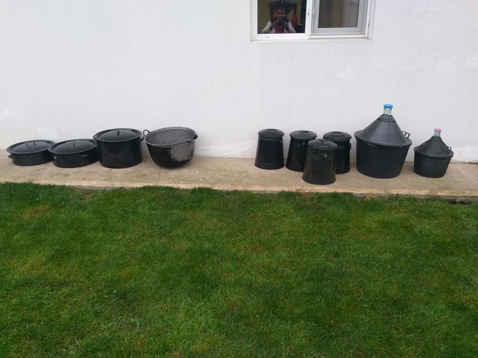 Vând tuci, garnițe,damigene,oale