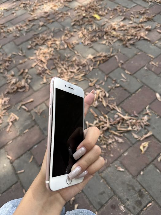 Продаю iphone 7 в розовом цвете