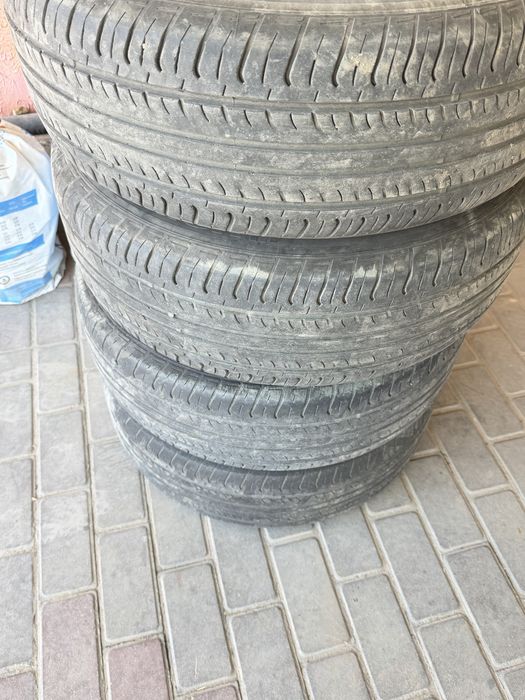 Продам комплект летних шин
