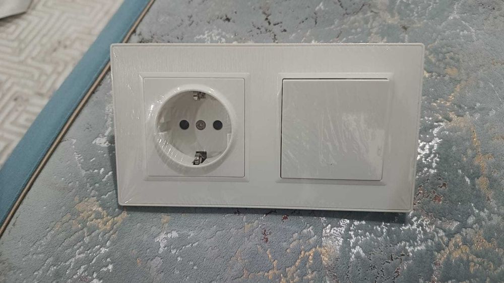 Розетка с выключателем сдвоенная