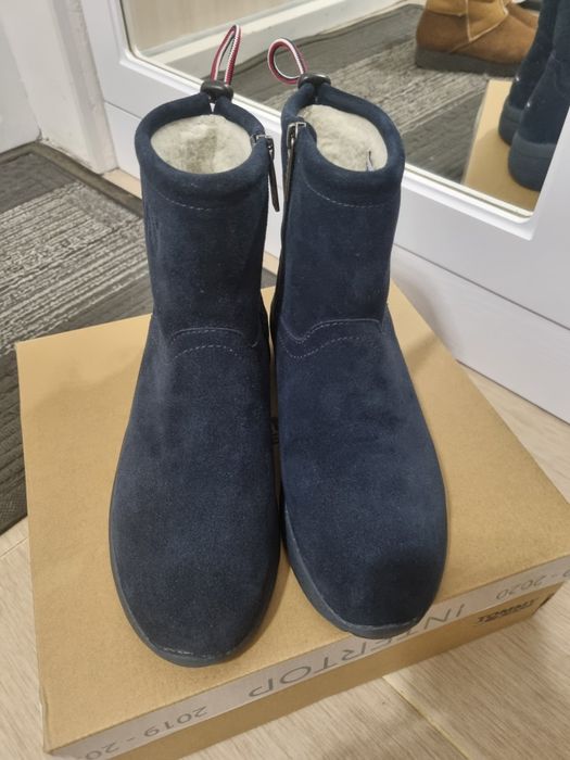 Продам зимние сапоги новые