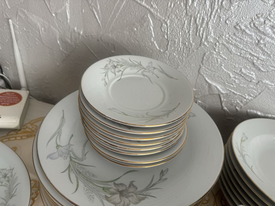 Сервиз   40 предмета  32000 тенге