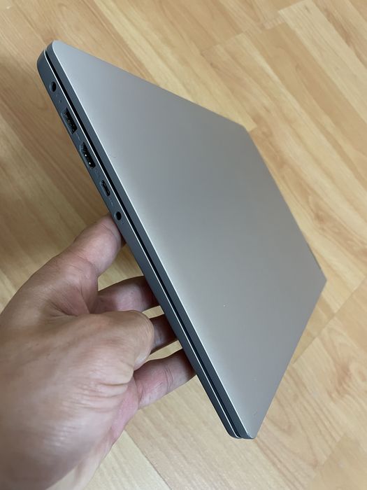 Ноутбук продаются Lenovо.