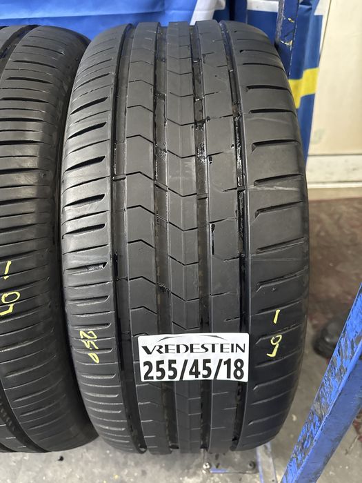 255/45/18 Vredestein
