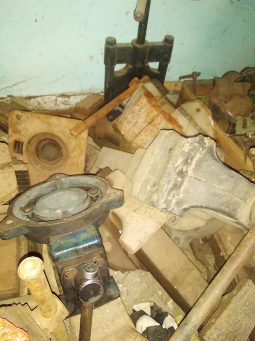 тисы слесарные (тиски)