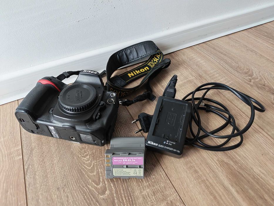 DSLR Nikon D300S body
