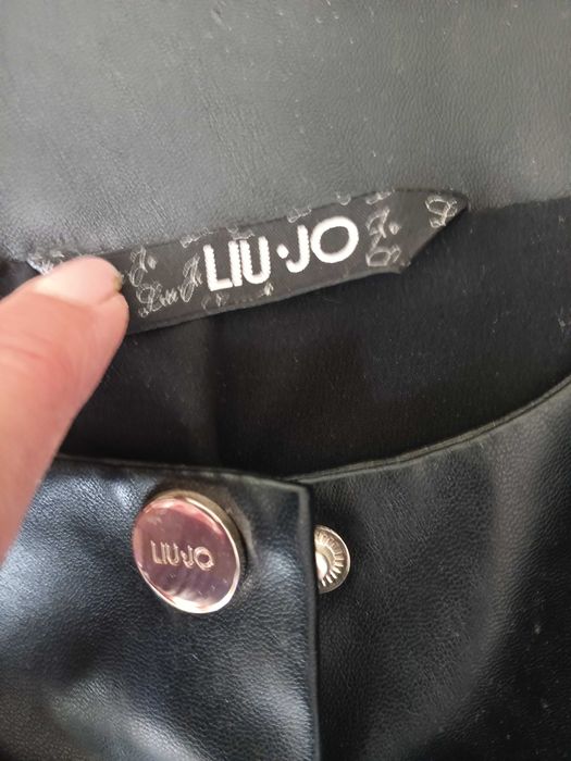 Късо кожено яке на Лиу Джо