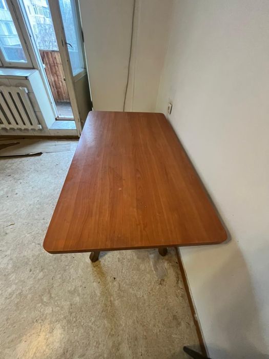 Стол обеденный деревянный