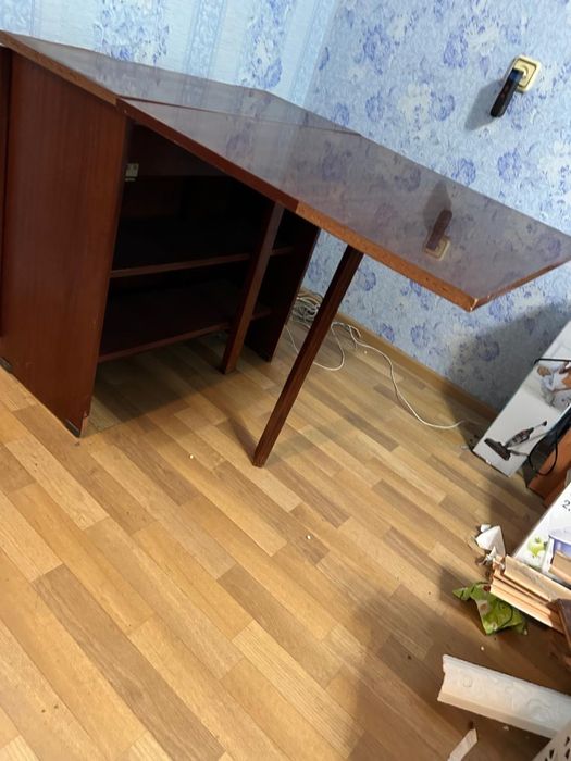 Продаю стол-книжку
