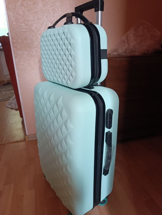Продам обсалютно новый чимодан