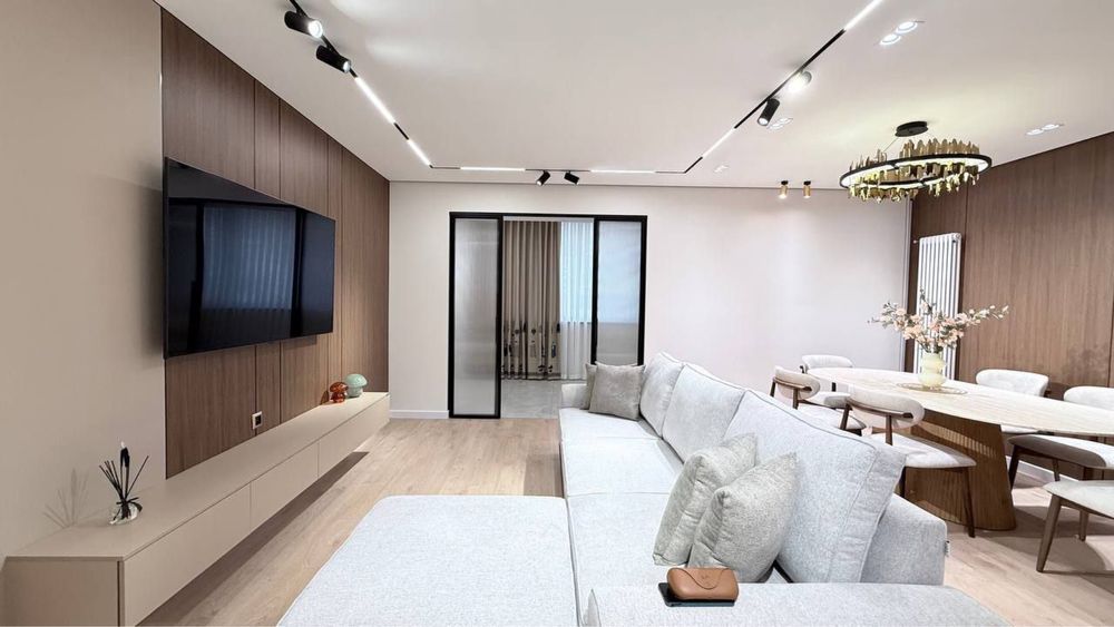 Срочно продается 4х комнатная квартира /новый ремонт / м.Космонавты /