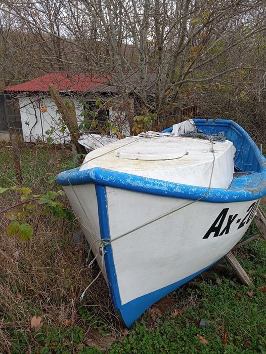 Лодка със лиценз за стопански риболов