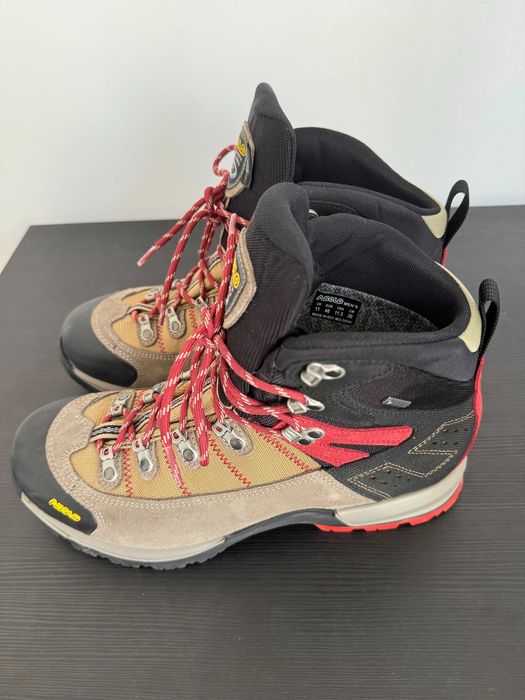 bocanci de trekking noi Asolo Fugitive GTX